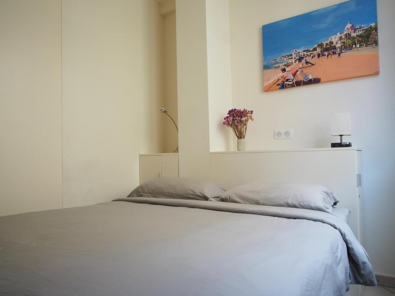 Centre - With Balcony And Stunning Sea View!