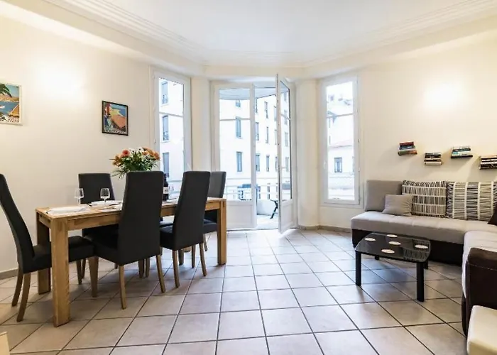 Nice Centre - Apartment With Balcony And Stunning Sea View!