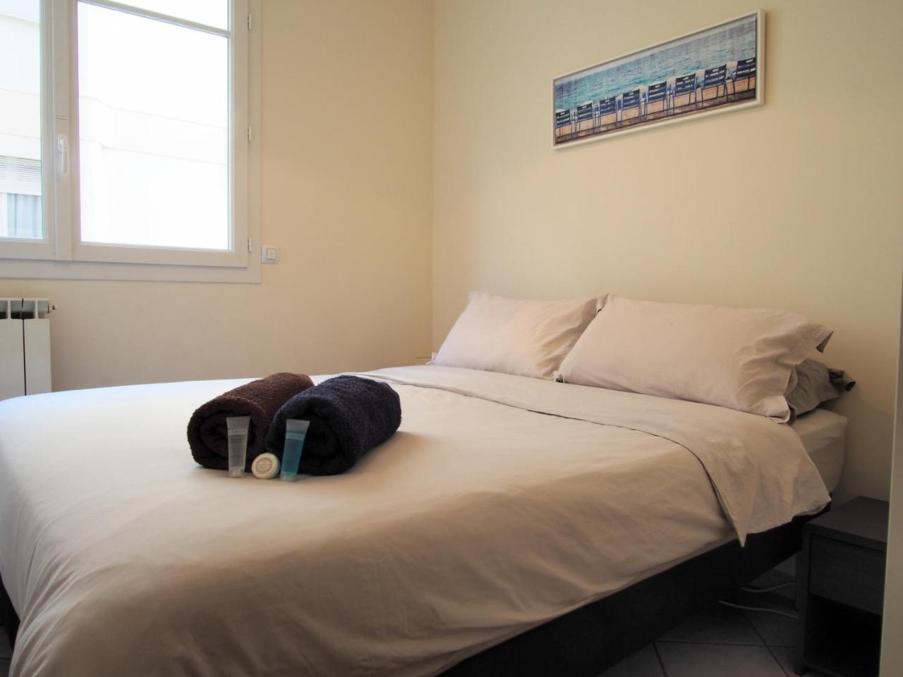 Centre - With Balcony And Stunning Sea View! * Nice